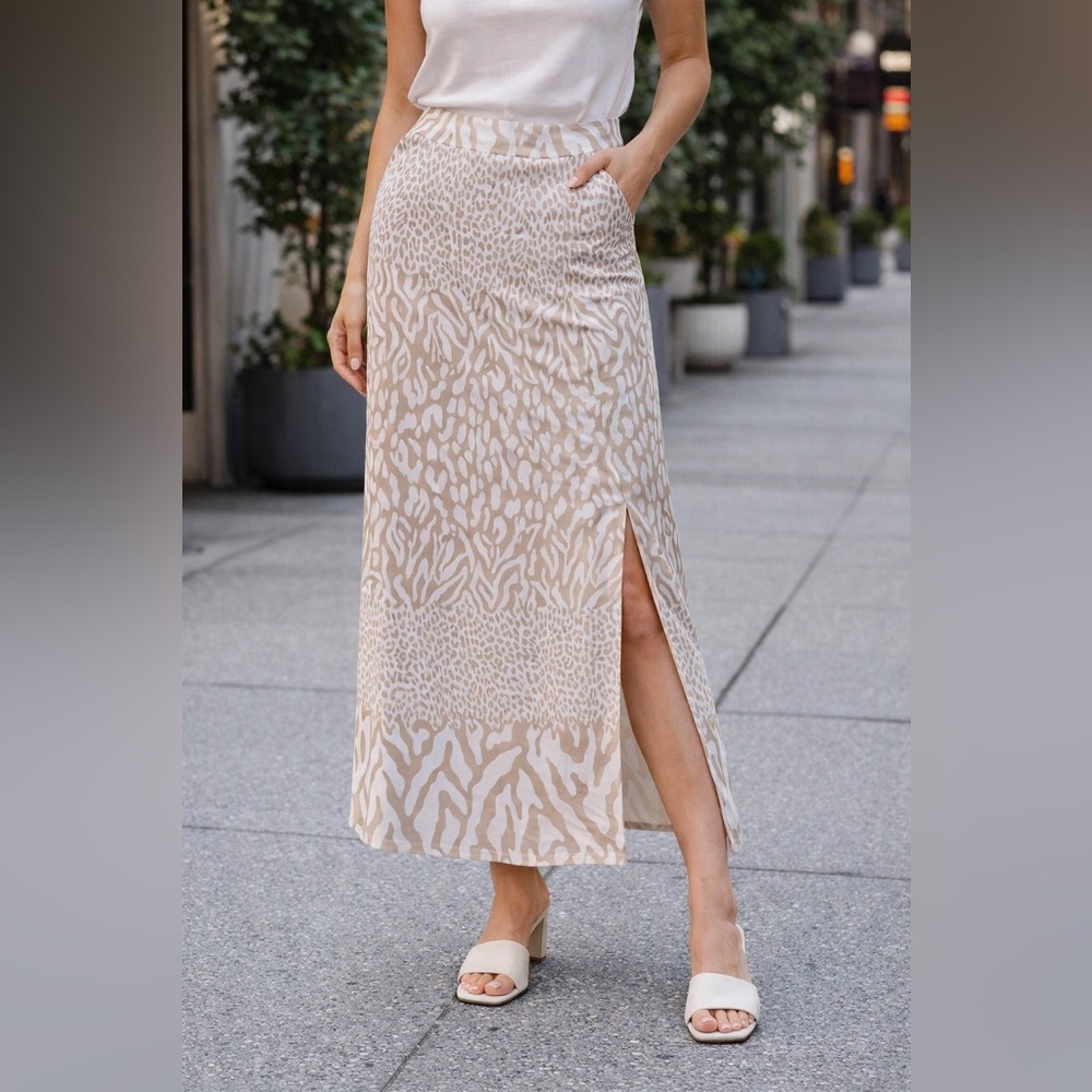 Chico’s Size 2 White‎ Tan Animal Print Maxi Skirt Slit Pull On Chicos Size Large